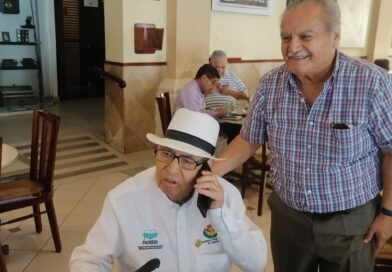 AUTORIDADES DEL ITV Y AMIGOS RINDE HOMENAJE AL MATRO.VICENTE GONZALEZ ARREGUI.