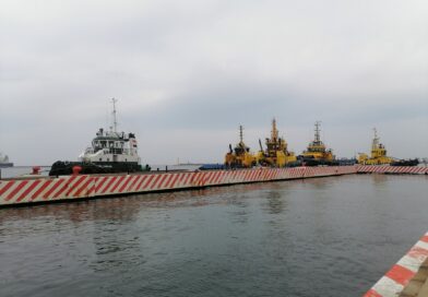 EN LUGAR DE CRUCEROS, MUELLE TURISTICO ES UTILIZADO POR REMOLCADORES COMO MUELLE DE ATRAQUE.
