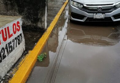 Lagunas y encharcamientos en calles del Centro de Veracruz.