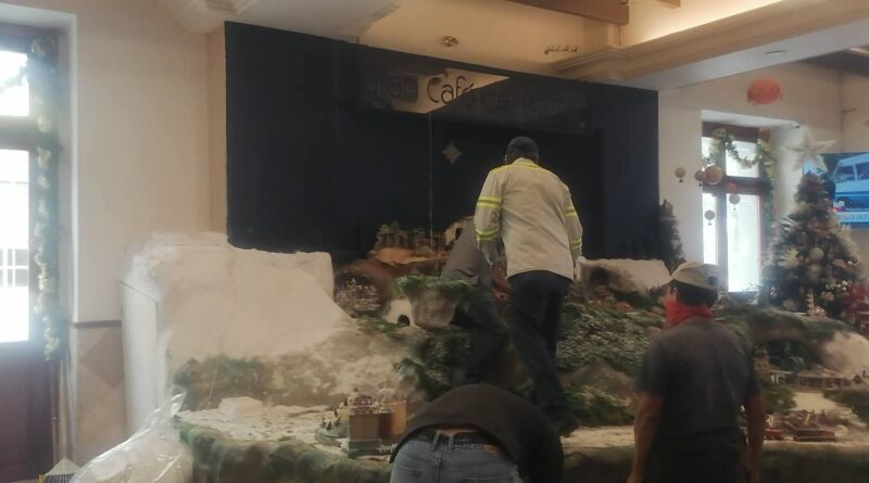 Retiran nacimiento del Gran Café del Portal de la Ciudad de Veracruz. Retiran nacimiento del Gran Café del Portal de la Ciudad de Veracruz.