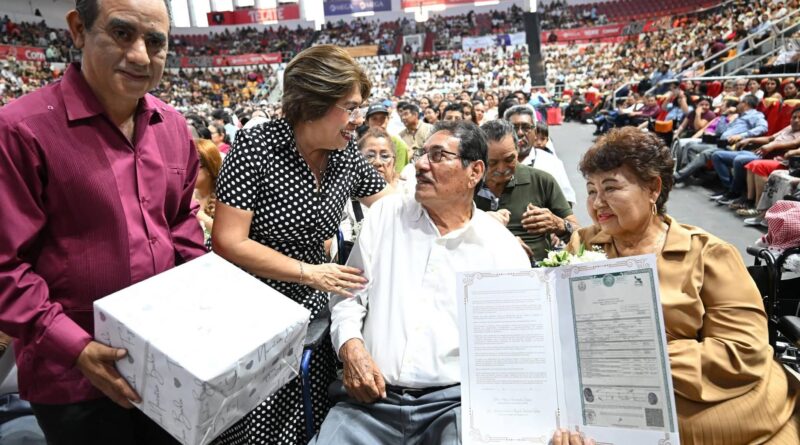 Casa Rosa María a mil 49 parejas en Bodas Colectivas 2026 del municipio de Veracruz.