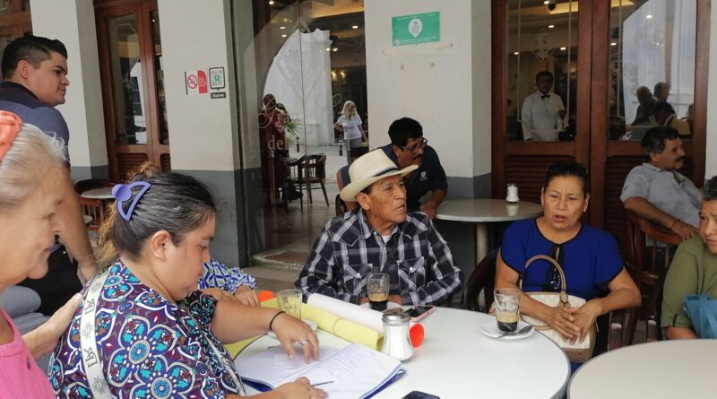 Unidad de Barrios Felicita al Lic. Juan Miguel Rebouleen Uribe por su reciente libro.