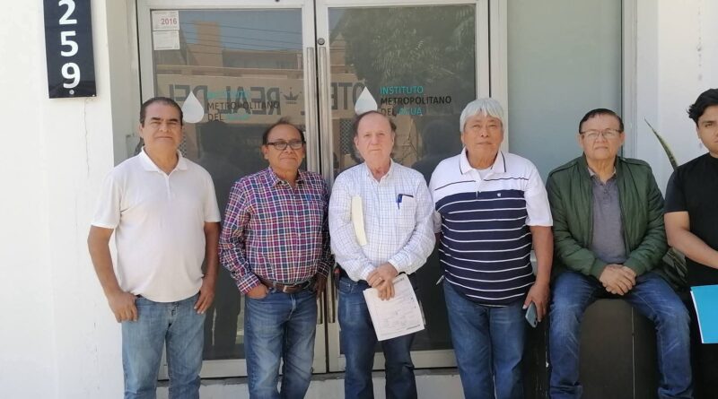 Integrantes del MRD se reúnen con el nuevo director del Instituto Metropolitano del Agua.