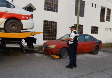 Recupera Ayuntamiento de Veracruz orden de vialidades retirando “vehículos maceta” 