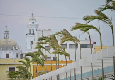 Exhorta PC municipal de Veracruz a extremar precauciones ante rachas intensas de viento.