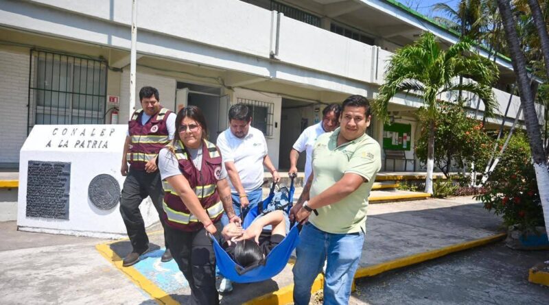 Fortalece Ayuntamiento de Veracruz cultura de la prevención en planteles educativos .