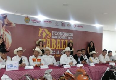 Alista en el primer congreso nacional del Caballo en Veracruz.
