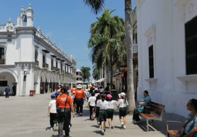 Estudiantes de Córdoba visitan al puerto Jarocho. 