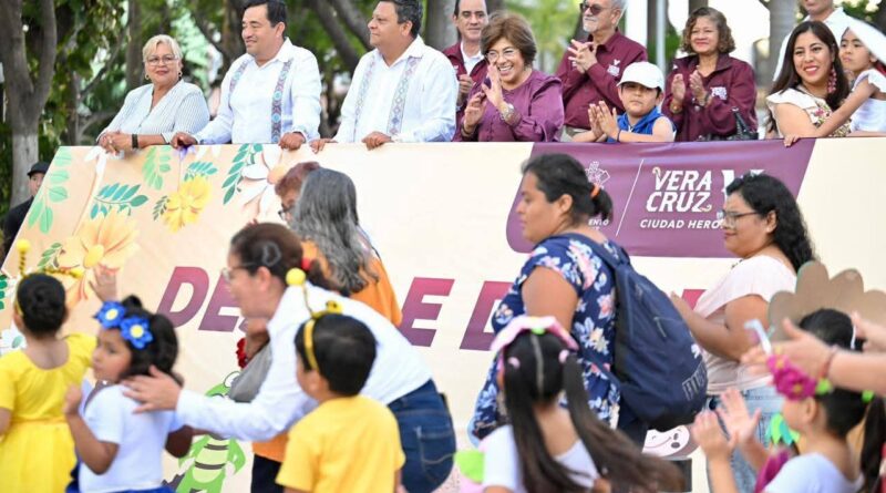 Con desfile, celebran inicio de la Primavera en la ciudad de Veracruz.