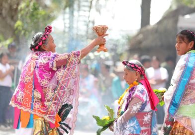 La hoja de maíz se transforma en arte y tradición en Cumbre Tajín.