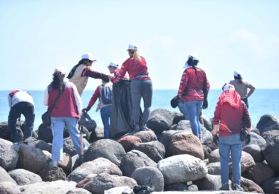Limpian playa Mocambo, Sedema encabeza brigada .