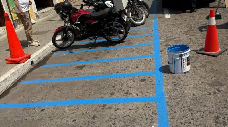 Habilita Ayuntamiento de Veracruz espacios para motocicletas en el Centro Histórico.