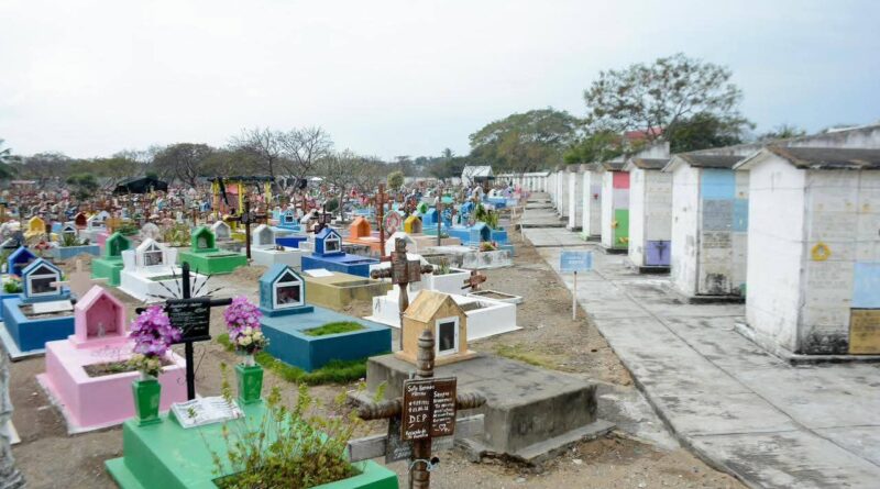 Solicita Ayuntamiento de Veracruz a familiares de difuntos, realizar trámite de exhumación en el Panteón Municipal.