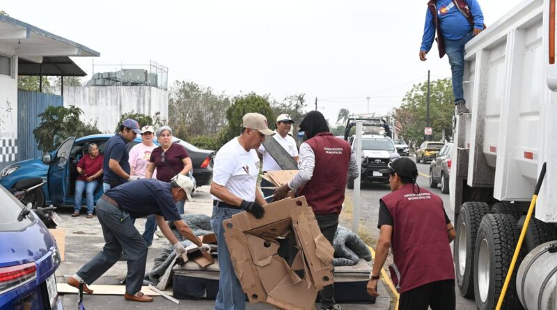*Recolecta Ayuntamiento de Veracruz 153 toneladas de desechos en Domingo de Descacharrización en Geo Los Pinos*