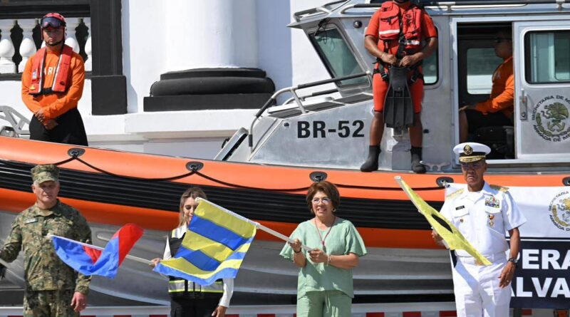 Refuerzan seguridad en playas de la ciudad de Veracruz con el Plan Marina Operación Semana Santa 2026 .