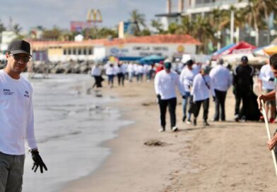 Suman esfuerzos autoridades y ciudadanía en limpieza de playas Martí y Villa del Mar,en Veracruz,