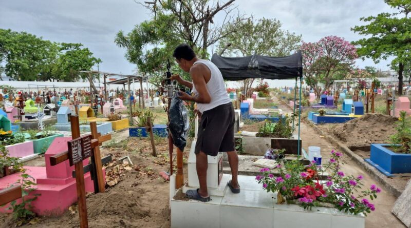 Ciudadanía y gobierno suman esfuerzos en jornada de limpieza del Panteón Municipal de Veracruz.