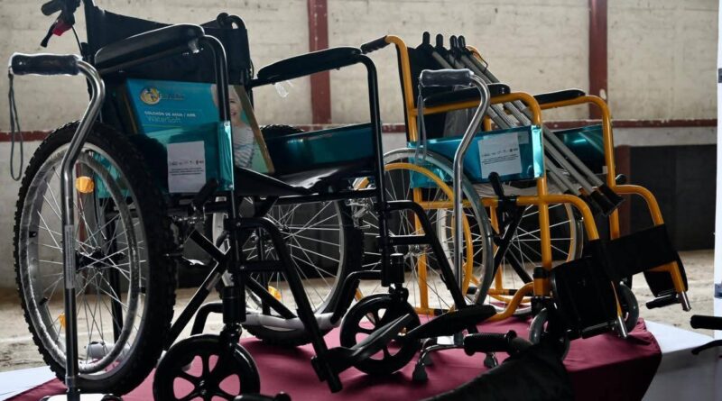 Distribuye DIF apoyos funcionales y de asistencia social en Yecuatla y Tenochtitlán.