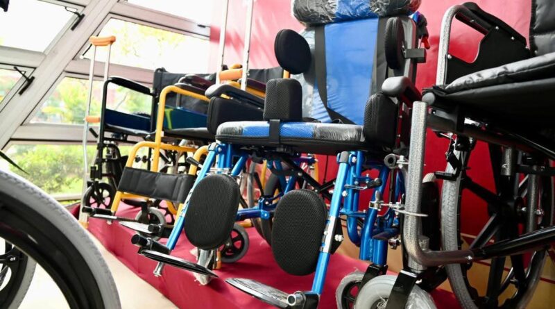 Distribuye DIF Estatal apoyos funcionales en nueve municipios.