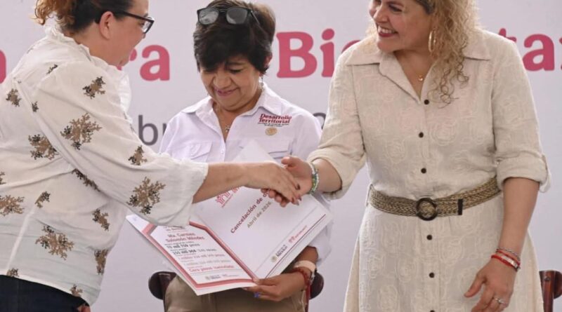 Respalda Gobierno de Veracruz entrega de 91 viviendas en Coatzacoalcos