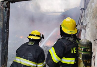 Acción oportuna de Bomberos de Veracruz controla dos incendios en la ciudad.