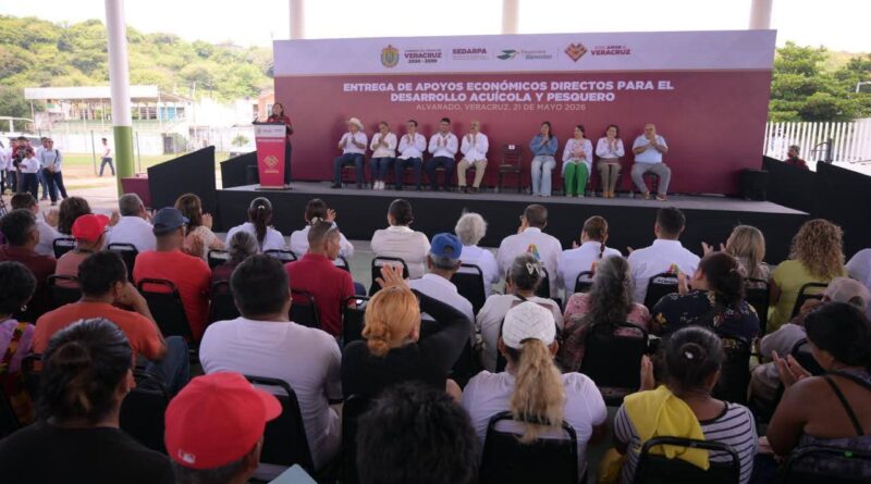 Cumple Rocío Nahle con pescadores; inicia entrega de apoyos a más de 20 mil productores.
