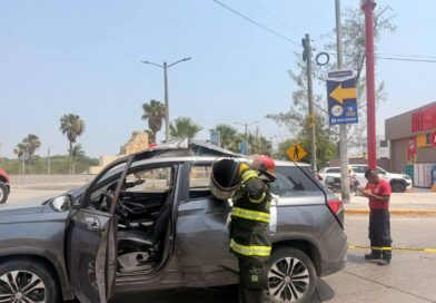Atiende PC municipal de Veracruz explosión de cilindro de gas LP en vehículo particular. Atiende PC municipal de Veracruz explosión de cilindro de gas LP en vehículo particular.