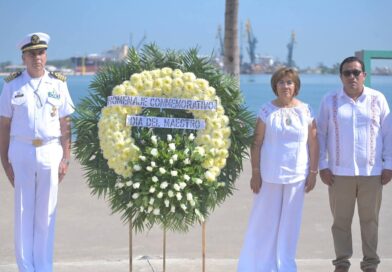 Conmemora Ayuntamiento de Veracruz el Día del Maestro en la Plaza Cívica del Magisterio.