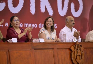 Reconoce Gobernadora al magisterio con aumento salarial y homenaje a su vocación.