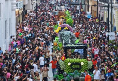 Ayuntamiento de Veracruz celebra a la niñez con espectacular desfile de globoflexia y música en vivo.