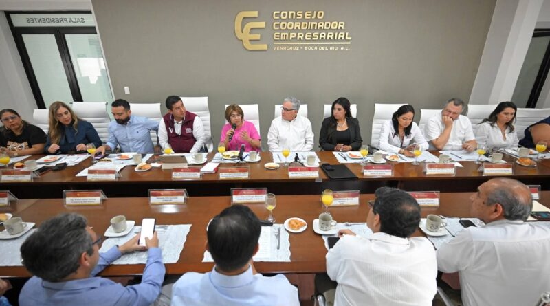 Fortalece Ayuntamiento de Veracruz alianza con empresarios para impulsar rescate del Centro Histórico.