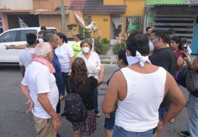 Acude Rosa María a supervisar labores de combate a incendio en zona norte de la ciudad.