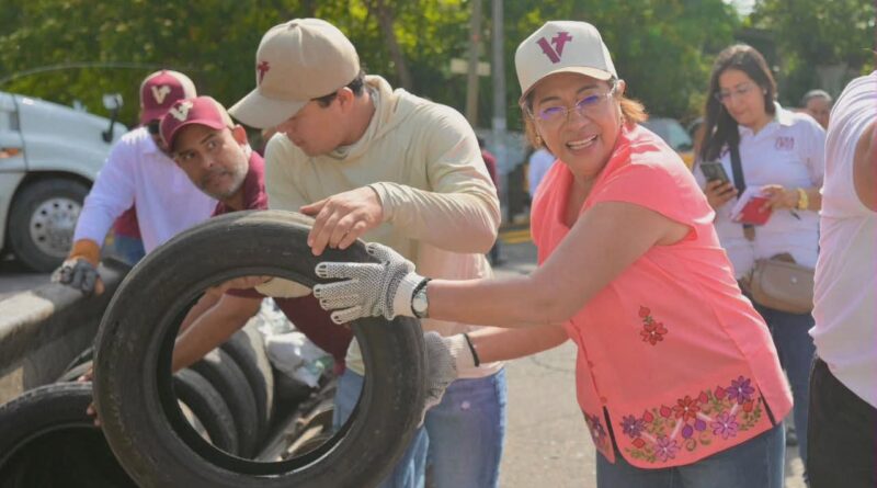 Retiran mil 710 toneladas de cacharros en colonias de la ciudad de Veracruz.