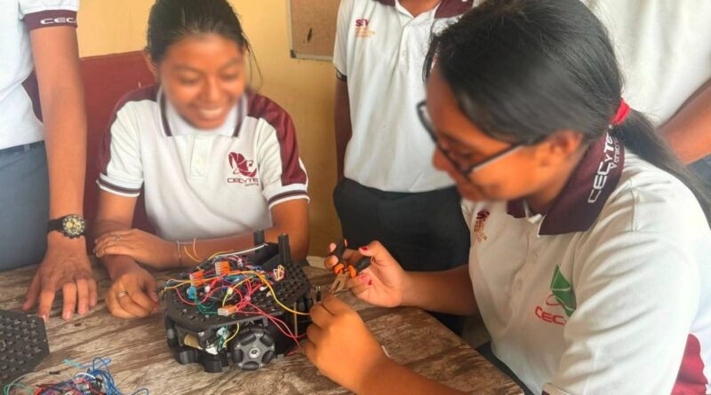 Equipo de Robótica del CECyTEV 19 Coatzacoalcos competirá en la Copa Nacional FutBotMX. Equipo de Robótica del CECyTEV 19 Coatzacoalcos competirá en la Copa Nacional FutBotMX.