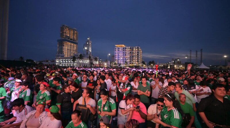 Vive Veracruz la pasión del Mundial en un ambiente familiar y seguro. Vive Veracruz la pasión del Mundial en un ambiente familiar y seguro.