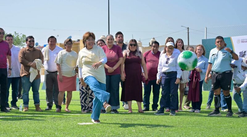 Inaugura Rosa María cancha de futbol 7 del programa Mundial Social 2026.