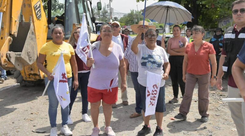 Inicia Rosa María construcción de drenaje pluvial en la colonia Valente Díaz.