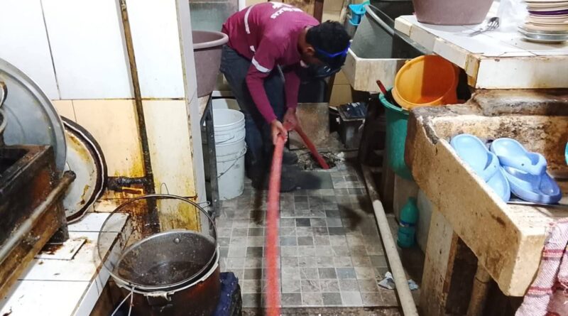 Realiza Ayuntamiento de Veracruz limpieza y desazolve en la Plaza Gastronómica “Refugio del Pescador”. Realiza Ayuntamiento de Veracruz limpieza y desazolve en la Plaza Gastronómica “Refugio del Pescador”.