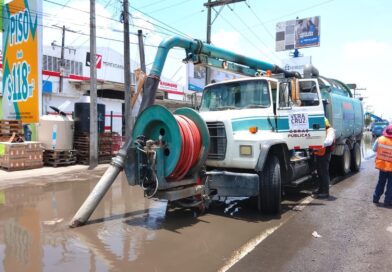Coadyuva Ayuntamiento de Veracruz para mitigar acumulación de agua en tramo federal a la altura de Las Amapolas. Coadyuva Ayuntamiento de Veracruz para mitigar acumulación de agua en tramo federal a la altura de Las Amapolas.