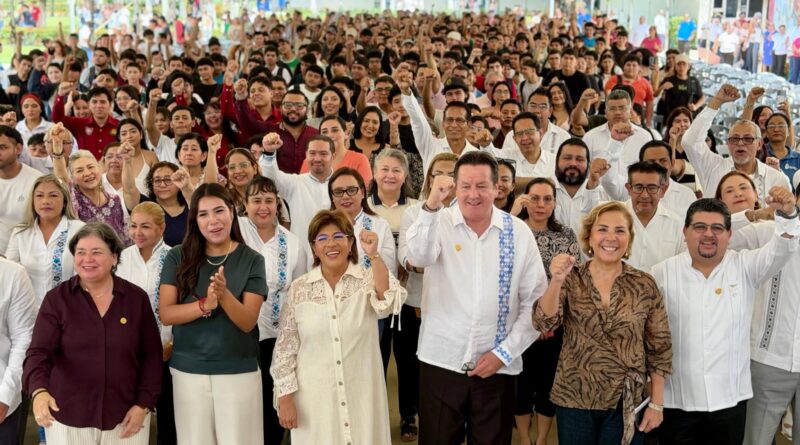 *Anuncia Rosa María beca para estudiantes de universidades públicas*