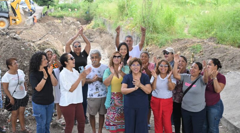 Supervisa Rosa María obra integral de 20 mil metros cuadrados para mejorar movilidad en zona norte de la ciudad de Veracruz. Supervisa Rosa María obra integral de 20 mil metros cuadrados para mejorar movilidad en zona norte de la ciudad de Veracruz.
