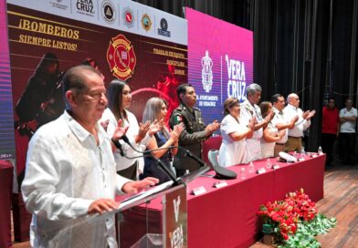 Reitera Rosa María compromiso con el fortalecimiento de los Cuerpos de Bomberos.