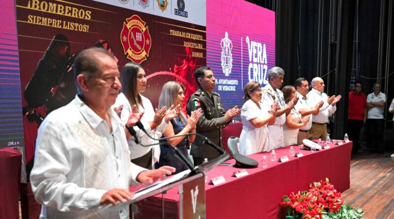 Reitera Rosa María compromiso con el fortalecimiento de los Cuerpos de Bomberos.