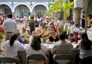 Atiende alcaldesa RMHE a ciudadanos en una Jornada más de Día del Pueblo.