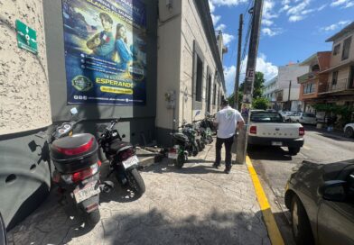*Recupera Ayuntamiento de Veracruz banquetas para el paso seguro de peatones*