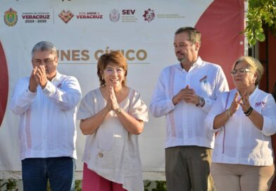 *Refrenda Rosa María compromiso con la educación, en el regreso a clases de más de 150 mil estudiantes en la ciudad de Veracruz*