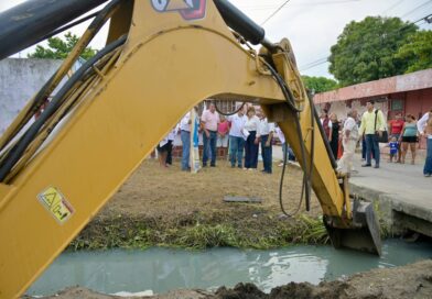 *Atiende Rosa María demanda ciudadana de más de 30 años con obra en la López Mateos*