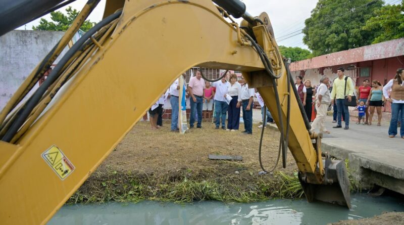 *Atiende Rosa María demanda ciudadana de más de 30 años con obra en la López Mateos*