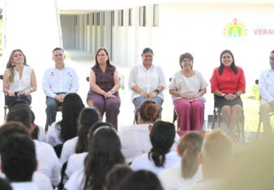 *Nueva Escuela de Servicios Turísticos, fortalece el desarrollo del sector en Veracruz: Rosa María*