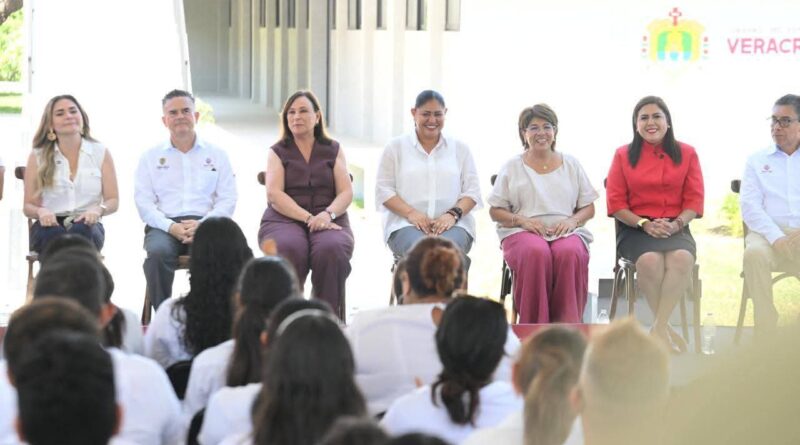 *Nueva Escuela de Servicios Turísticos, fortalece el desarrollo del sector en Veracruz: Rosa María*